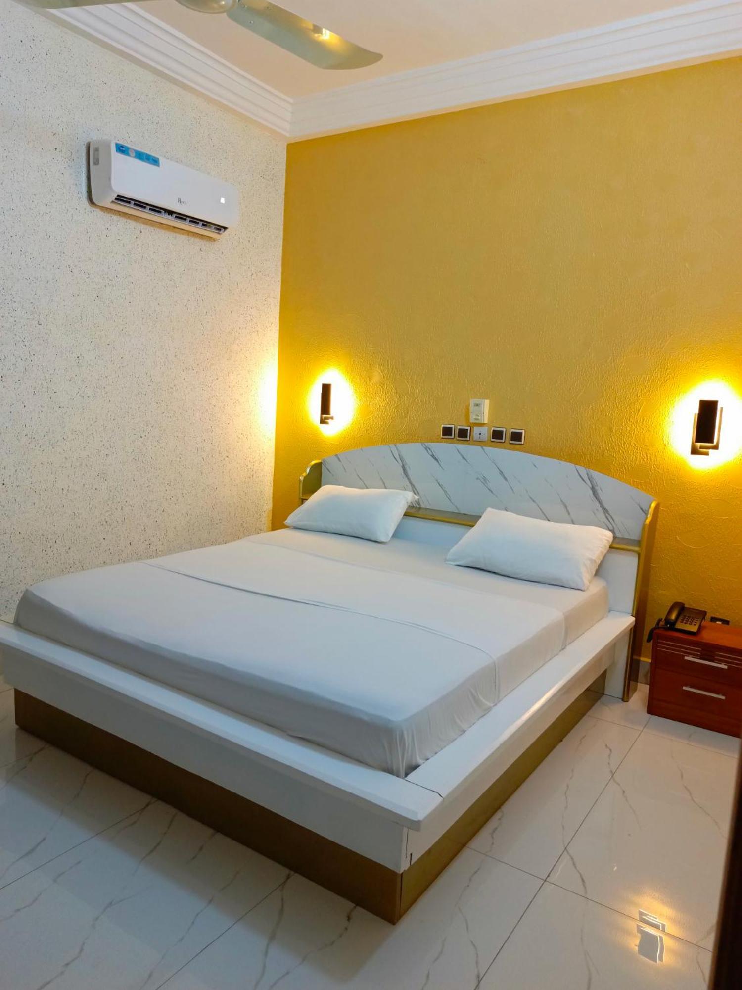 Hotel Mavilla Cotonou Esterno foto