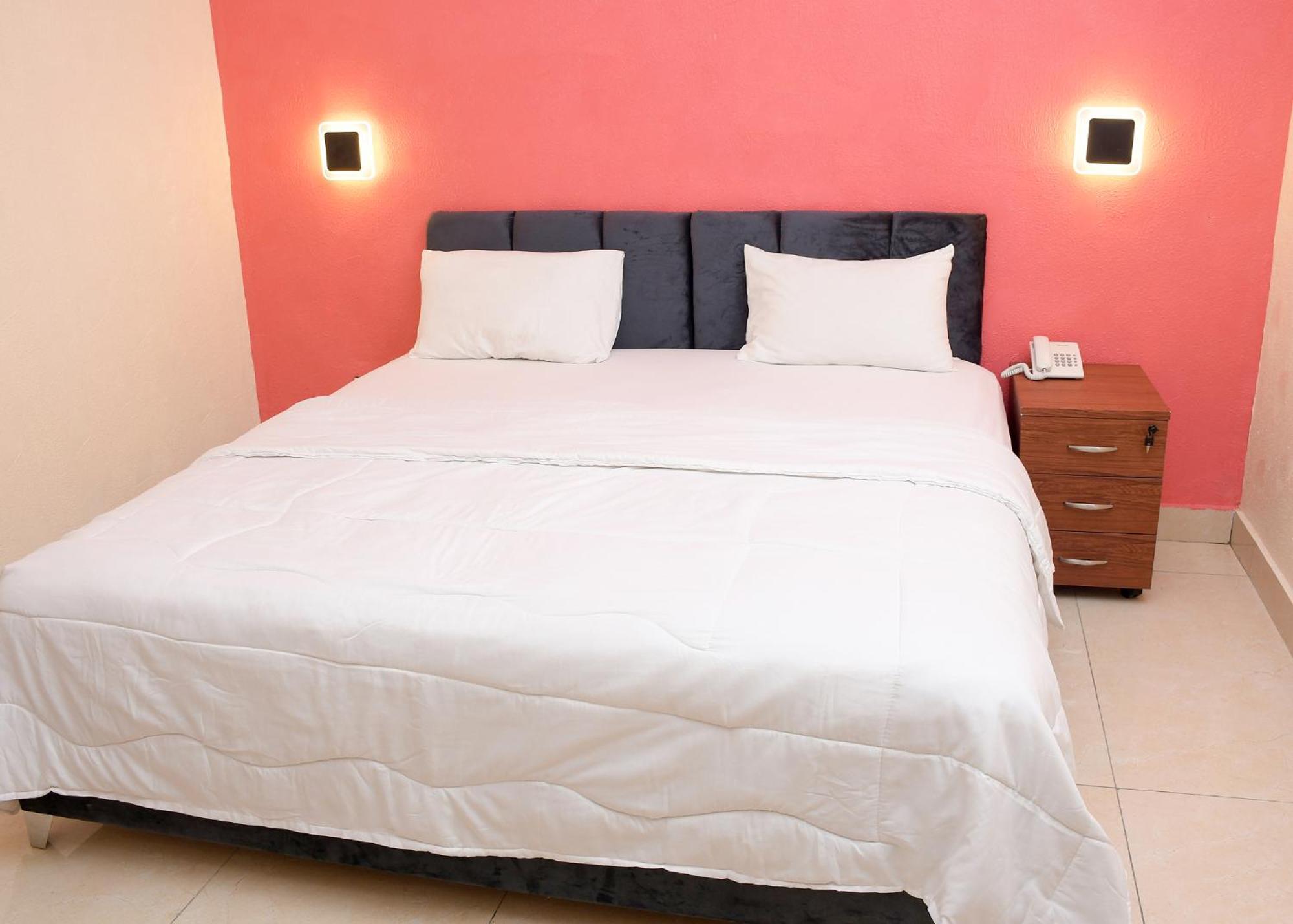 Hotel Mavilla Cotonou Esterno foto