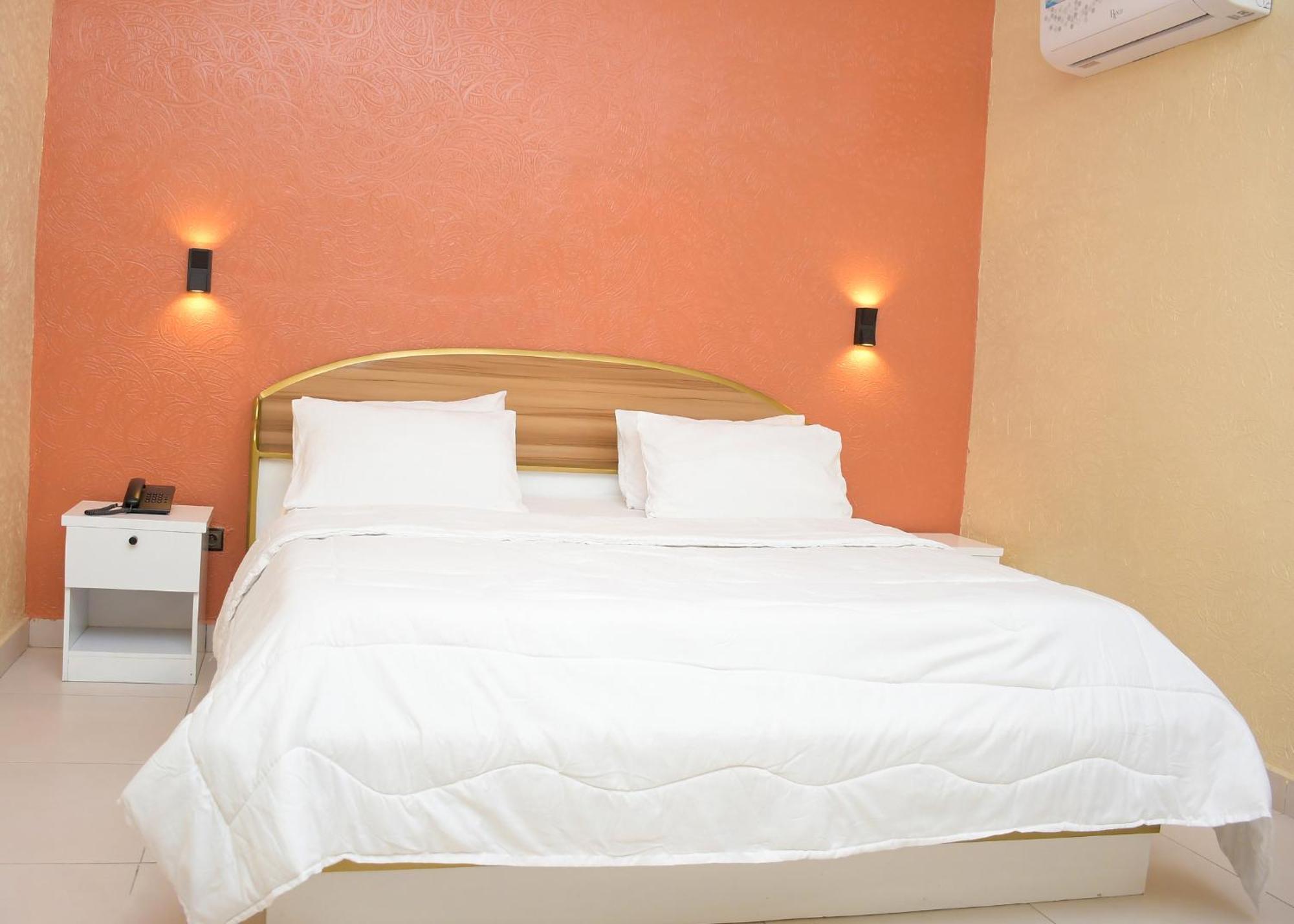 Hotel Mavilla Cotonou Esterno foto