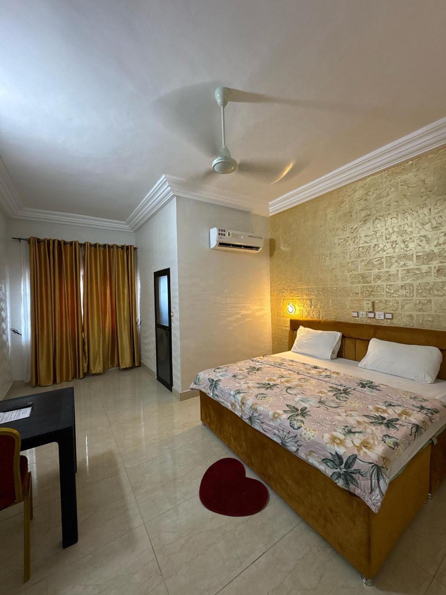 Hotel Mavilla Cotonou Esterno foto